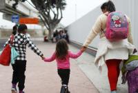 NYT: в США планируют разместить детей-мигрантов на военных базах