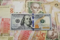 Экономисты рекомендуют запасаться валютой: что будет с долларом в Украине